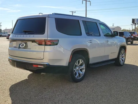 More photos of 2022 Jeep Wagoneer Series II at Brownfield CDJR, TX