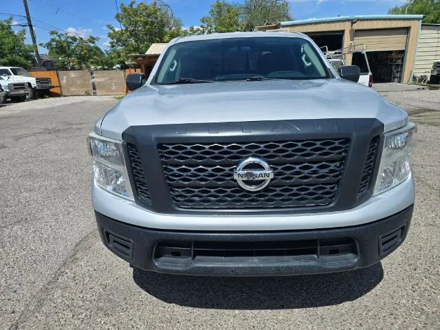 Nissan Titan photo 5