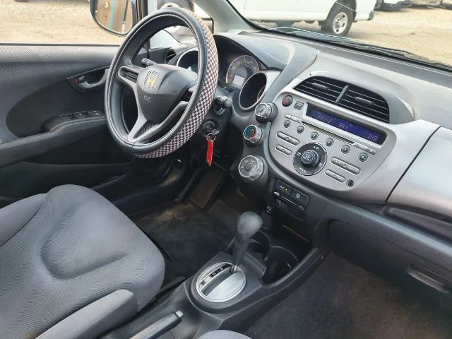 Honda Fit photo 13