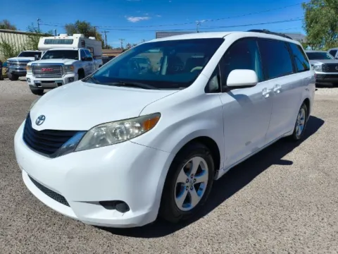 White 2014 Toyota Sienna LE FWD 8-Passenger V6 for sale in Albuquerque, NM
