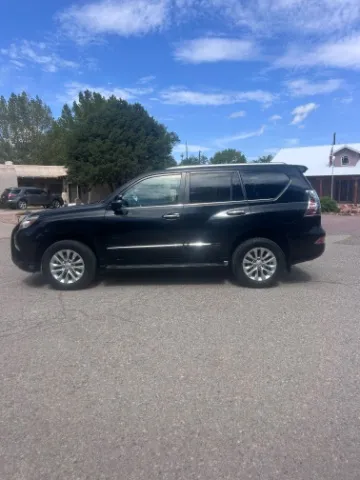 Lexus GX photo 2