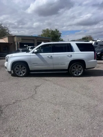GMC Yukon photo 2