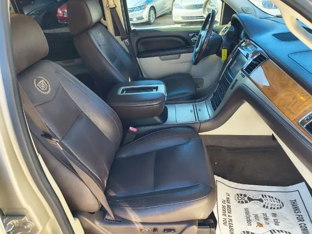 Cadillac Escalade ESV photo 15
