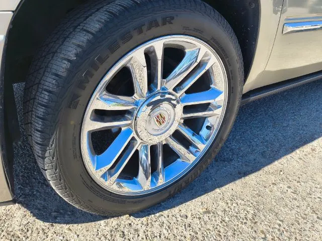 Cadillac Escalade ESV photo 8