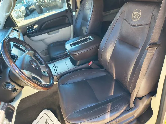 Cadillac Escalade ESV photo 10