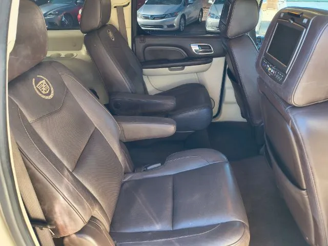 Cadillac Escalade ESV photo 12