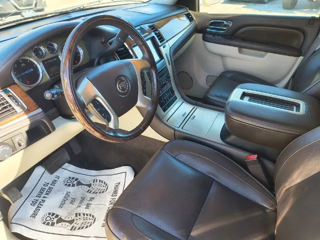 Cadillac Escalade ESV photo 9