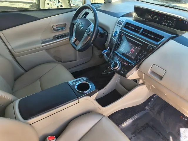 2016 Toyota Prius v Five - Photo 11