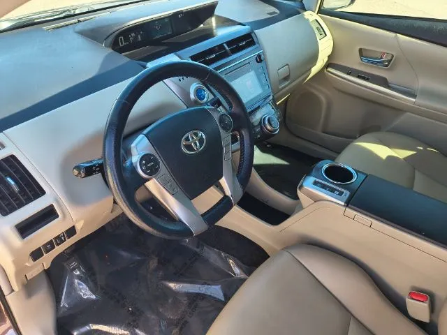 2016 Toyota Prius v Five - Photo 8