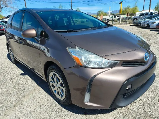 2016 Toyota Prius v Five - Photo 6