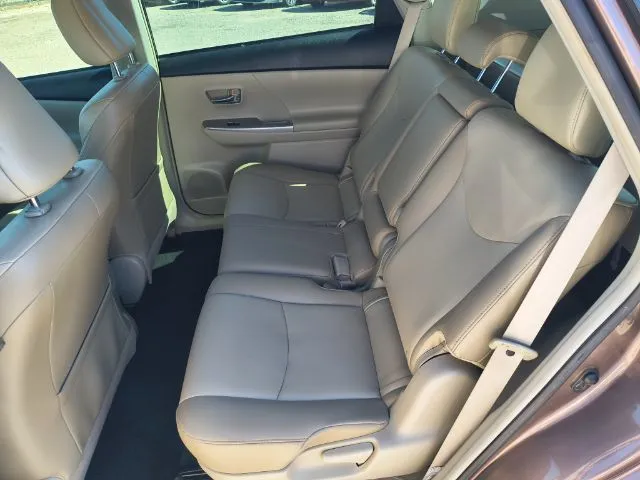2016 Toyota Prius v Five - Photo 10