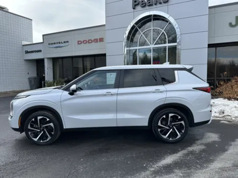 Another view of 2024 Mitsubishi Outlander SE for sale in Sodus, NY at Peake Chrysler Dodge Jeep Ram Fiat