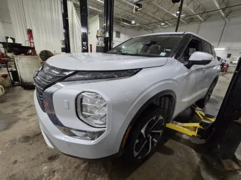 White 2024 Mitsubishi Outlander SE for sale in Sodus, NY
