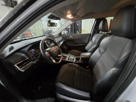 More photos of 2024 Mitsubishi Outlander SE at Peake Chrysler Dodge Jeep Ram Fiat, NY