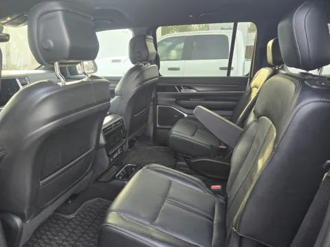 More photos of 2024 Jeep Wagoneer Series III at Peake Chrysler Dodge Jeep Ram Fiat, NY