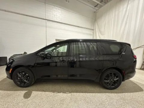 Another view of 2026 Chrysler Pacifica Select for sale in Sodus, NY at Peake Chrysler Dodge Jeep Ram Fiat