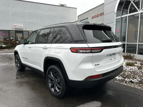 More photos of 2025 Jeep Grand Cherokee Limited at Peake Chrysler Dodge Jeep Ram Fiat, NY