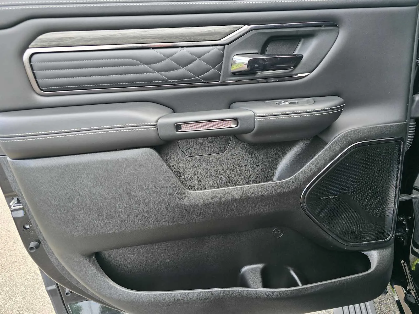2026 RAM 1500 Limited - Photo 12