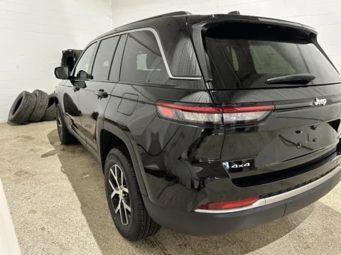 More photos of 2026 Jeep GRAND CHEROKEE at Peake Chrysler Dodge Jeep Ram Fiat, NY