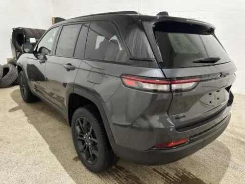 More photos of 2025 Jeep Grand Cherokee Limited at Peake Chrysler Dodge Jeep Ram Fiat, NY