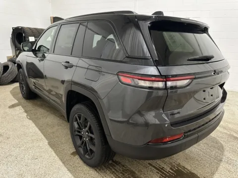 More photos of 2025 Jeep Grand Cherokee Limited at Peake Chrysler Dodge Jeep Ram Fiat, NY