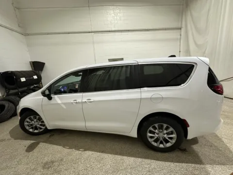 Another view of 2026 Chrysler Pacifica Select for sale in Sodus, NY at Peake Chrysler Dodge Jeep Ram Fiat