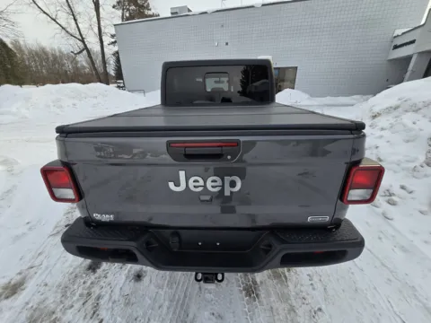 More photos of 2022 Jeep Gladiator Overland at Peake Chrysler Dodge Jeep Ram Fiat, NY