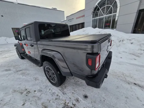 More photos of 2022 Jeep Gladiator Overland at Peake Chrysler Dodge Jeep Ram Fiat, NY