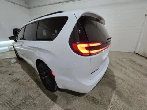 More photos of 2026 Chrysler Pacifica Limited at Peake Chrysler Dodge Jeep Ram Fiat, NY