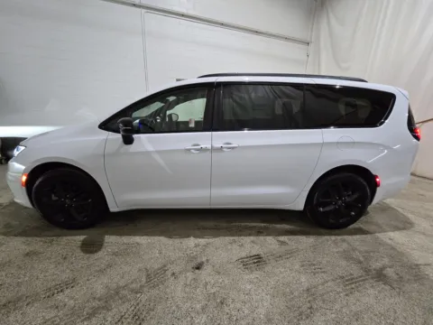 Another view of 2026 Chrysler Pacifica Limited for sale in Sodus, NY at Peake Chrysler Dodge Jeep Ram Fiat