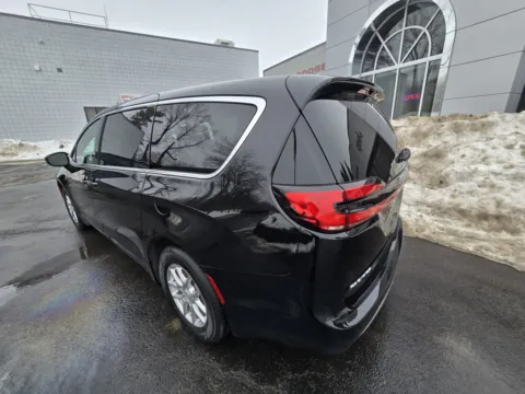 More photos of 2026 Chrysler Pacifica Select at Peake Chrysler Dodge Jeep Ram Fiat, NY