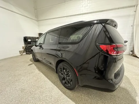 More photos of 2026 Chrysler Pacifica Select at Peake Chrysler Dodge Jeep Ram Fiat, NY