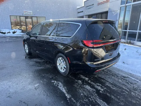 More photos of 2026 Chrysler Pacifica Select at Peake Chrysler Dodge Jeep Ram Fiat, NY