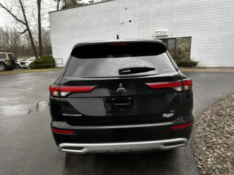More photos of 2024 Mitsubishi Outlander SE at Peake Chrysler Dodge Jeep Ram Fiat, NY