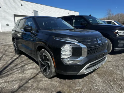 More photos of 2024 Mitsubishi Outlander SE at Peake Chrysler Dodge Jeep Ram Fiat, NY