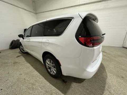 More photos of 2026 Chrysler Pacifica Select at Peake Chrysler Dodge Jeep Ram Fiat, NY