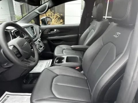 Photos of 2026 Chrysler Pacifica Select for sale in Sodus, NY at Peake Chrysler Dodge Jeep Ram Fiat