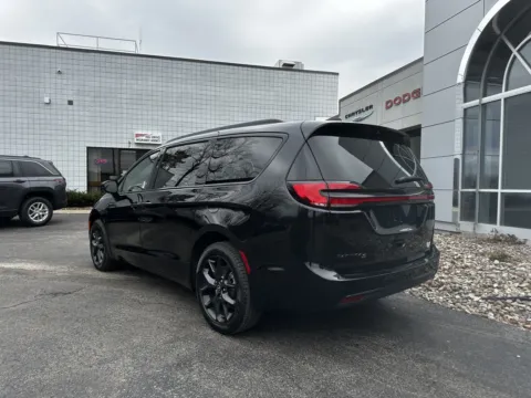 More photos of 2026 Chrysler Pacifica Select at Peake Chrysler Dodge Jeep Ram Fiat, NY