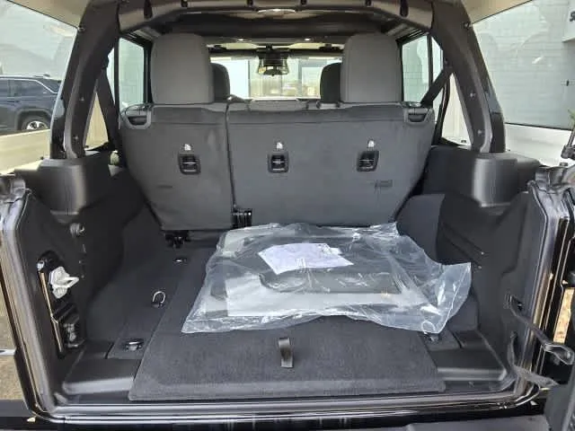 2026 Jeep Wrangler 4-Door Willys - Photo 10