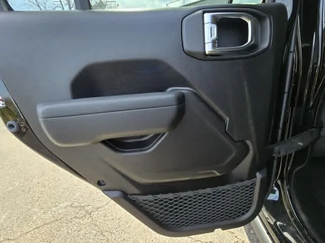 2026 Jeep Wrangler 4-Door Willys - Photo 12