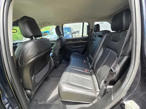 More photos of 2023 Jeep Grand Cherokee Limited at Peake Chrysler Dodge Jeep Ram Fiat, NY