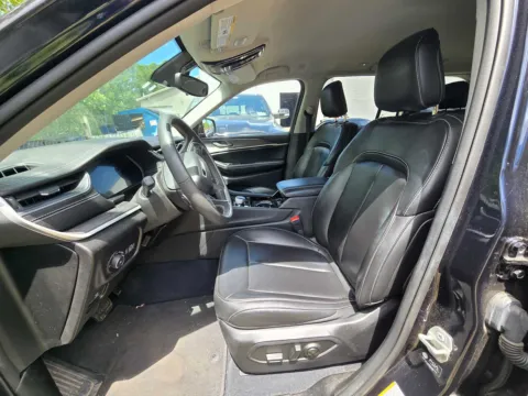 More photos of 2023 Jeep Grand Cherokee Limited at Peake Chrysler Dodge Jeep Ram Fiat, NY