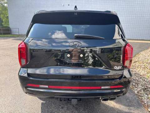 More photos of 2025 Hyundai Palisade Calligraphy Night Edition at Peake Chrysler Dodge Jeep Ram Fiat, NY