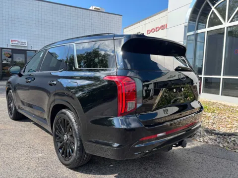 More photos of 2025 Hyundai Palisade Calligraphy Night Edition at Peake Chrysler Dodge Jeep Ram Fiat, NY