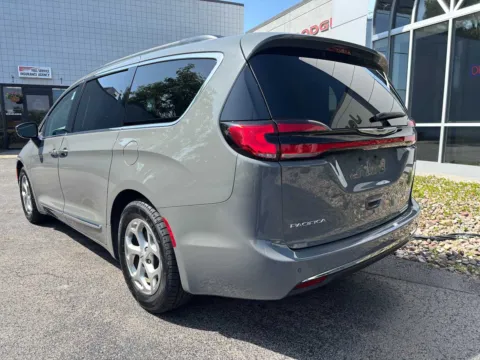 More photos of 2023 Chrysler Pacifica Limited at Peake Chrysler Dodge Jeep Ram Fiat, NY