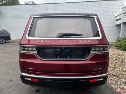 More photos of 2022 Jeep Grand Wagoneer Series III at Peake Chrysler Dodge Jeep Ram Fiat, NY