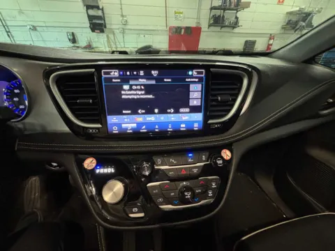 More photos of 2025 Chrysler Pacifica Limited at Peake Chrysler Dodge Jeep Ram Fiat, NY