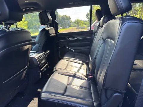 More photos of 2024 Jeep Wagoneer Series II at Peake Chrysler Dodge Jeep Ram Fiat, NY