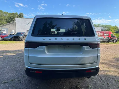 More photos of 2024 Jeep Wagoneer Series II at Peake Chrysler Dodge Jeep Ram Fiat, NY