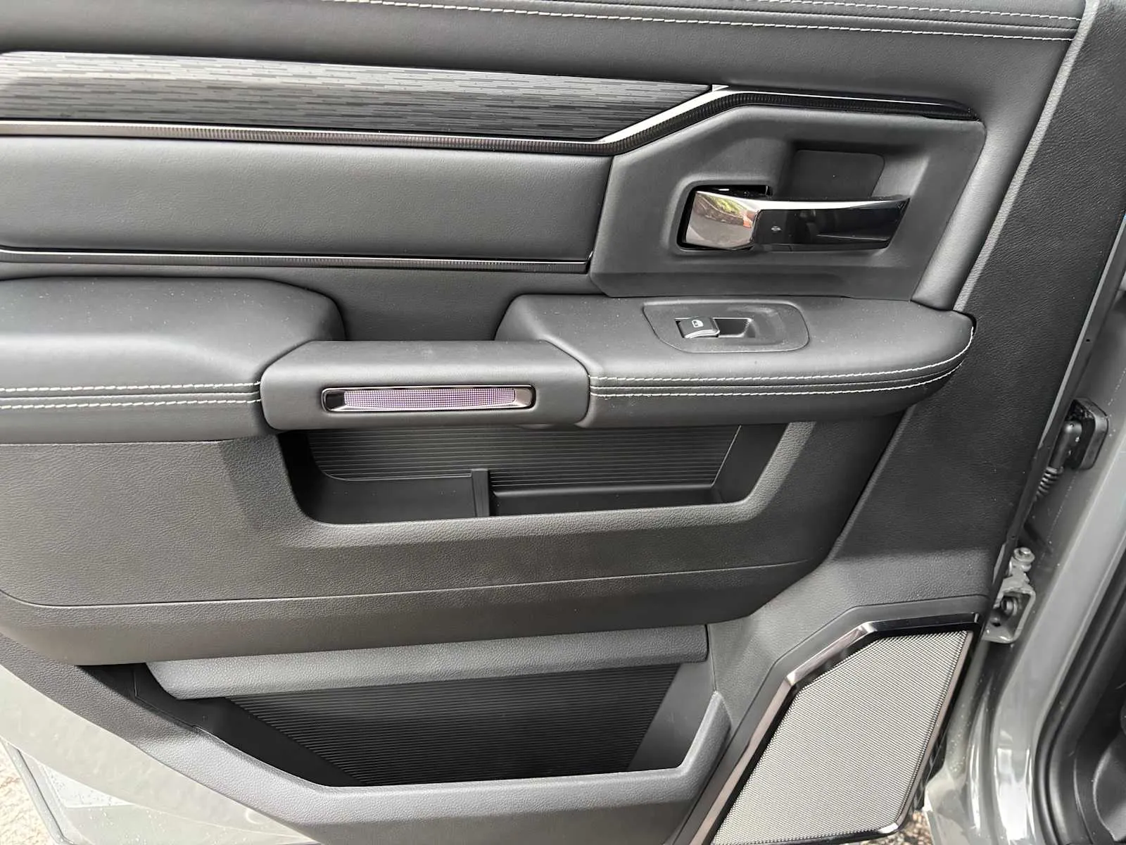2026 RAM 2500 Rebel - Photo 12
